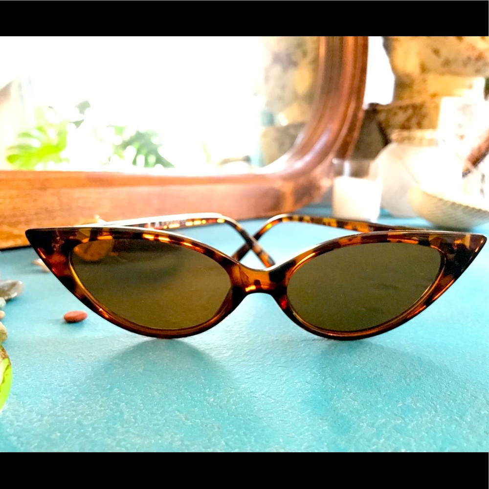 Tortoise - cat eye sunglasses